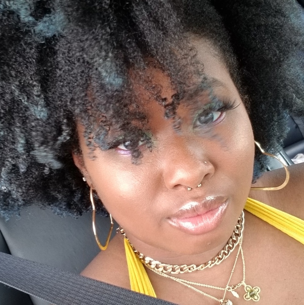 Meet your Posher, Ta'nia